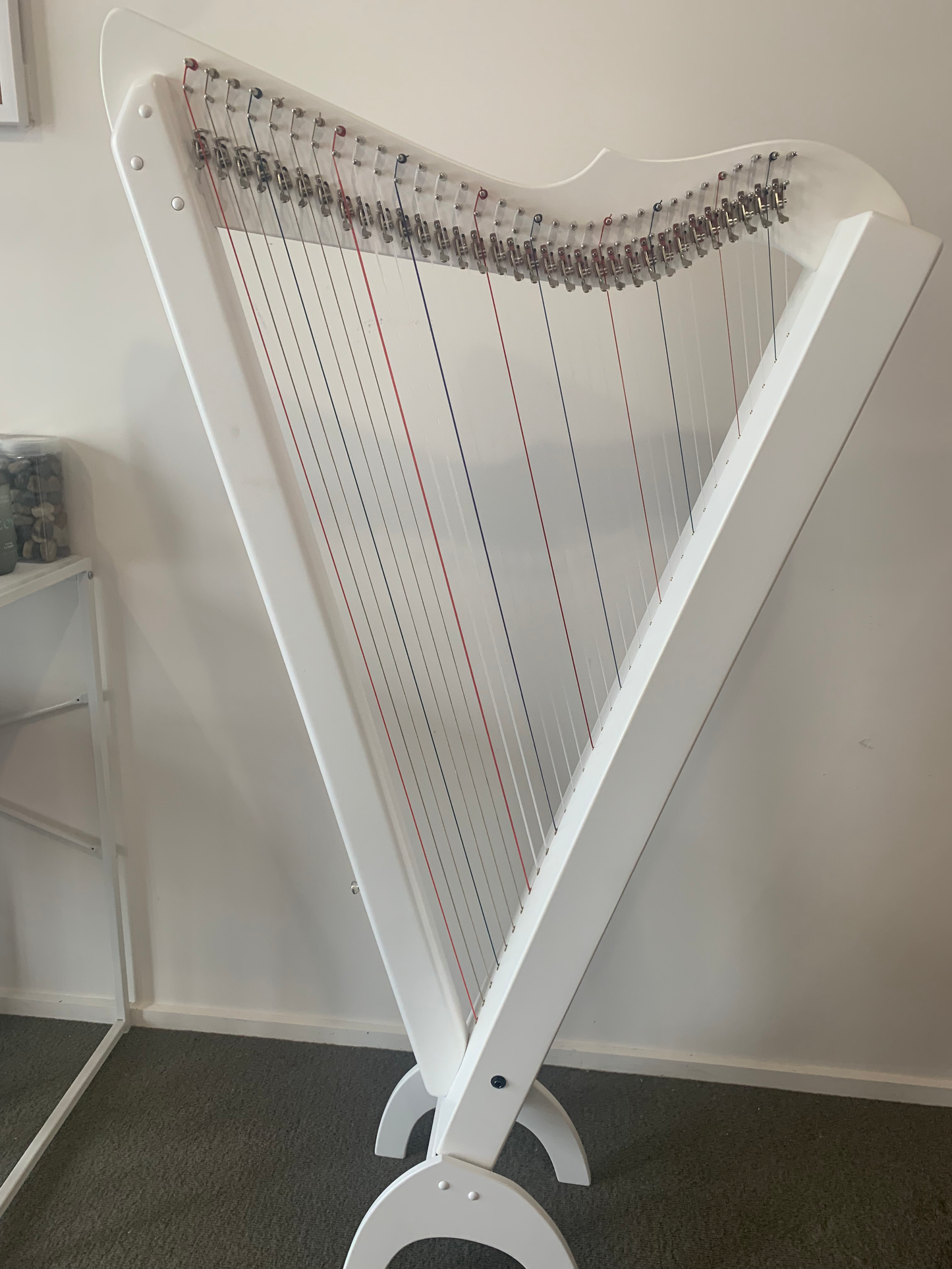[pre-loved] grand-harpsicle harp white 33st with bag image 0